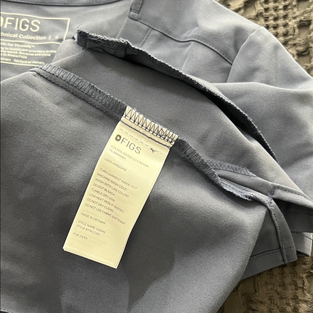Figs Women's Scrub top in gray blue - Picture 7 of 7